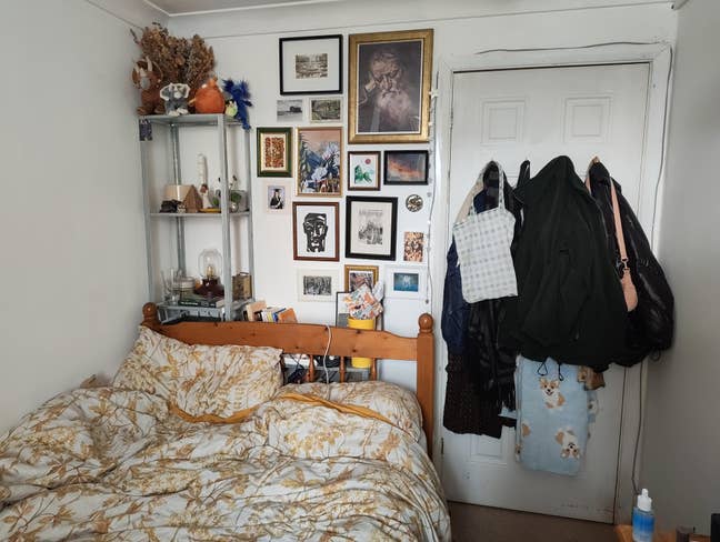 Double bedroom looking out over Greenland Docks Main Photo