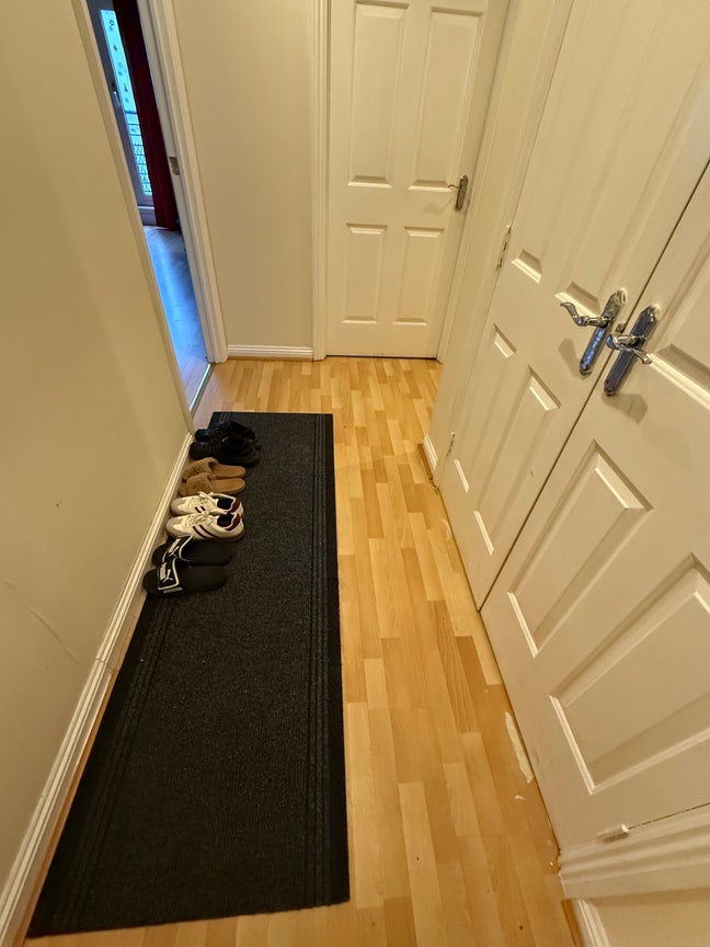 Single Sharing Available For Rent Wallace street Main Photo