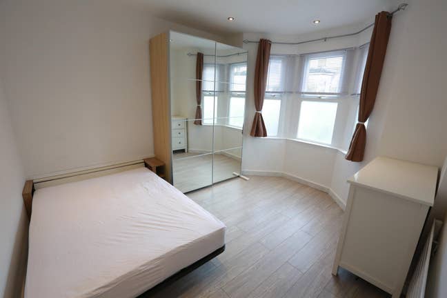Spacious double room+bathroom in Norwood Junction! Main Photo