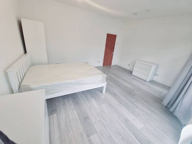 5 Bedrooms HMO Available in Turnpike Lane N15 *.* Main Photo
