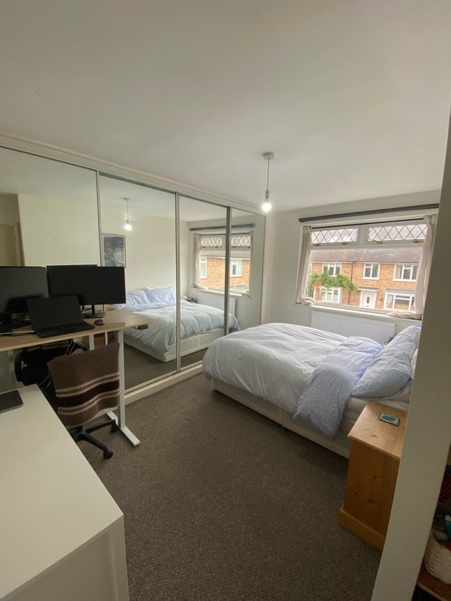 Couple's room in Putney Main Photo