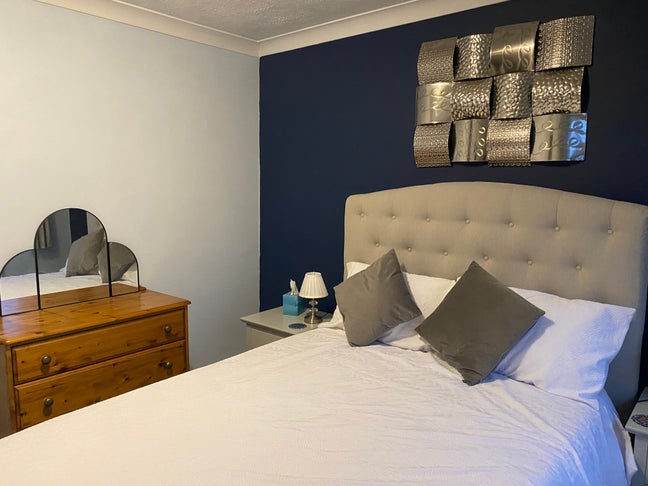 Newly refurbished double bedroom Main Photo