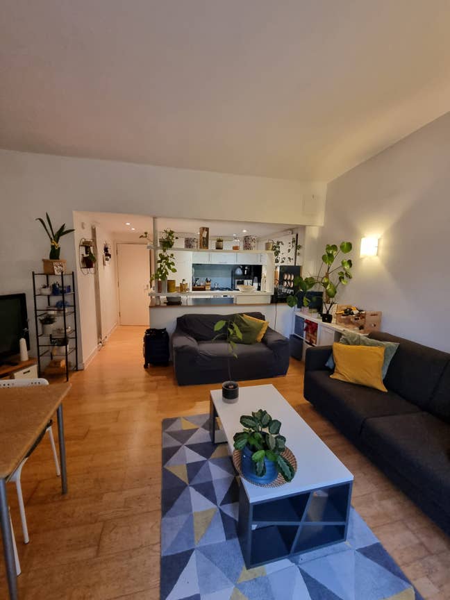 Double room available in a 2 bedroom flat! ZONE1/2 Main Photo