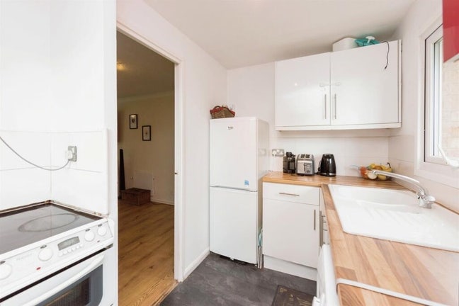 Modern 1-Bed Furnished Flat - 2 mins from Town Main Photo
