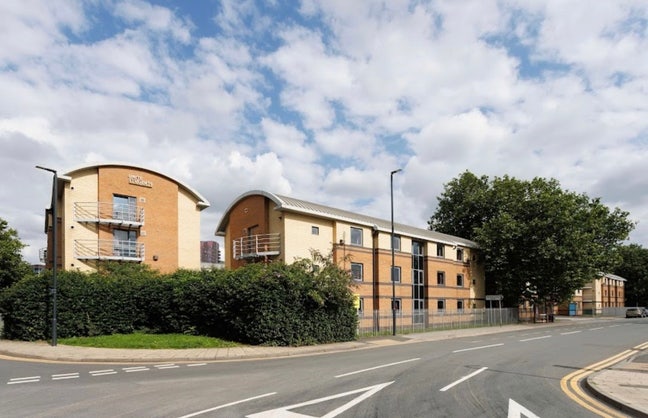 A double room available for a student Main Photo