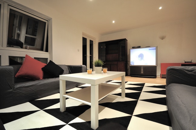 Bills included💎 Weekly Cleaner💎 Lounge 🌳Garden Main Photo