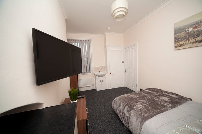Quiet Room in Lovely House, All Bills inc! Main Photo