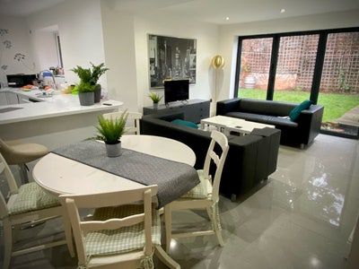 Double Room in Carlton Main Photo