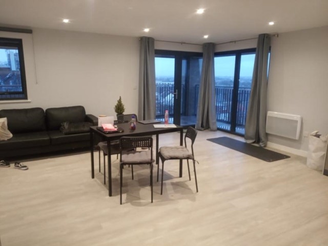 Modern 3 bedroom flat with terrace - Wembley Main Photo