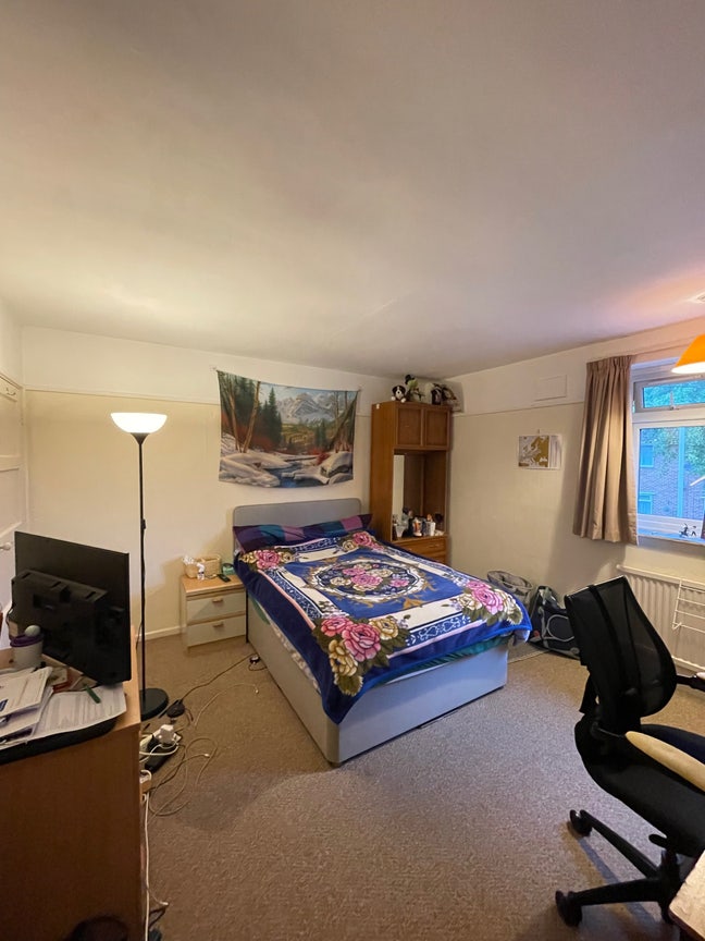 Spacious Double room next to Eaton Park Main Photo