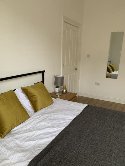 Double room 5 mins to tube Main Photo