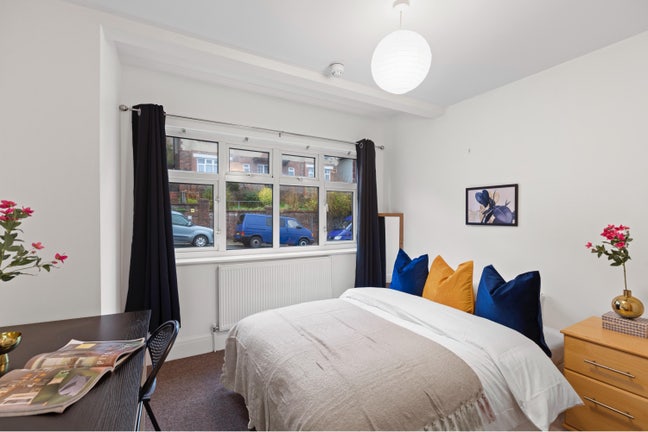 1 Double Room For  Rent (House Share / Student Main Photo