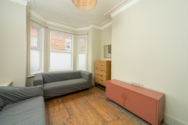 Fantastic 7 Bed House Just off Wilmslow Road Main Photo
