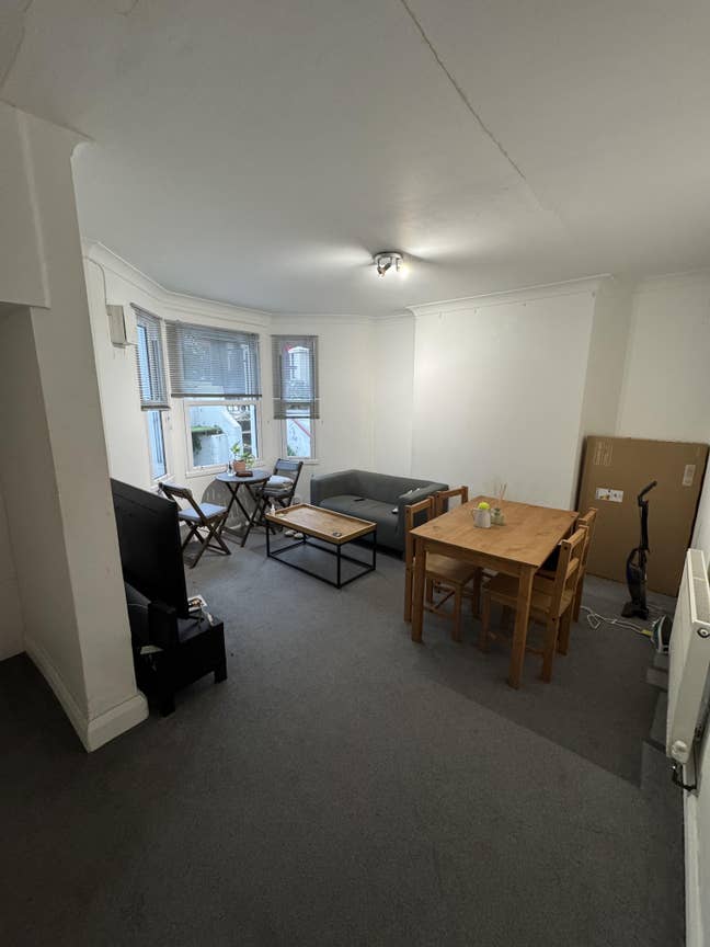 2 bedrooms flat- Battersea Park SW8 area  Main Photo