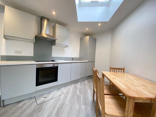 Modern 2 bedroom flat - Willesden Green Main Photo