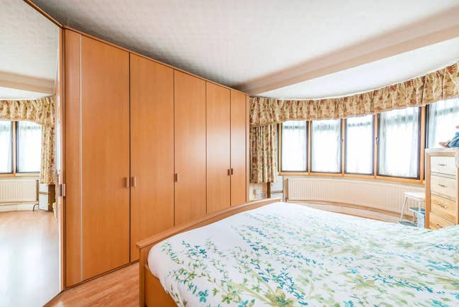 Spacious double room for Working professional Main Photo