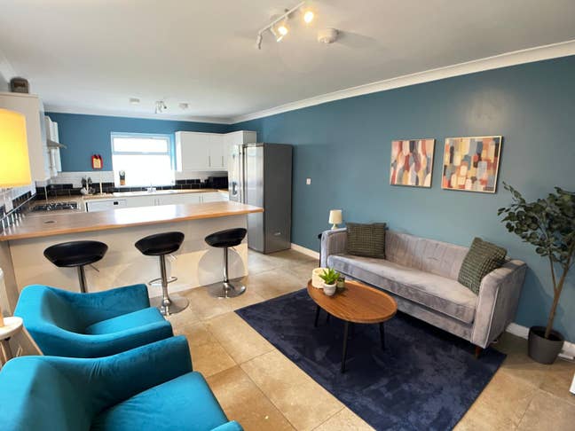 All-Inclusive Double Rooms in a Stylish Home Main Photo
