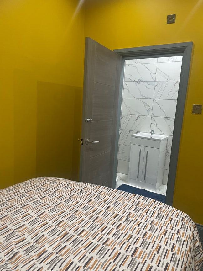 En-suite room, Droylsden, 15mins to City/ctr Main Photo