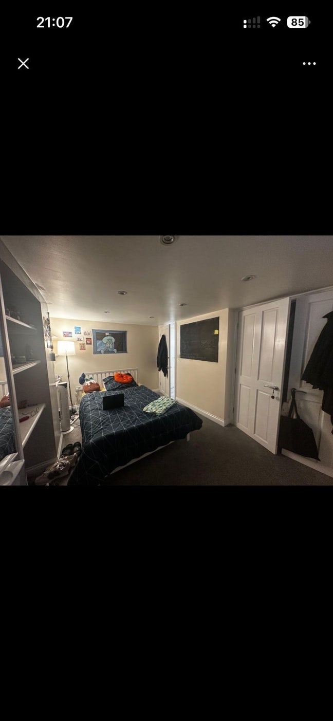 Short-Term Let - Spacious En-Suite Room Available  Main Photo
