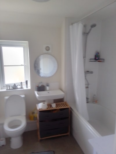 Room to let in flat new build Main Photo