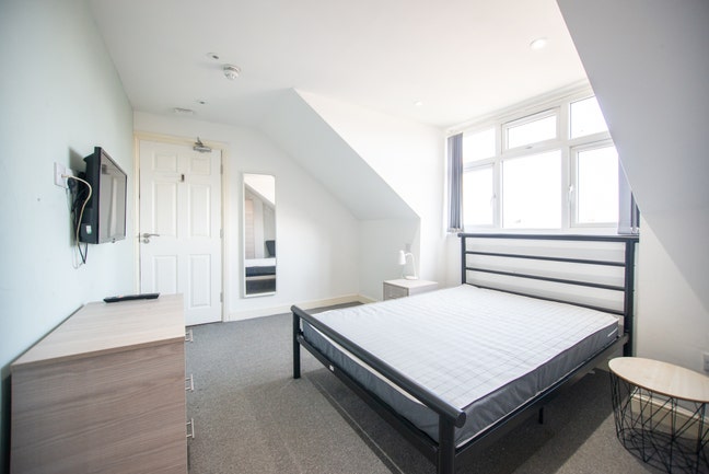 Double bedroom with an en suite  Main Photo