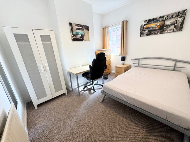 Double Room SO15 City Centre (15BR) Main Photo
