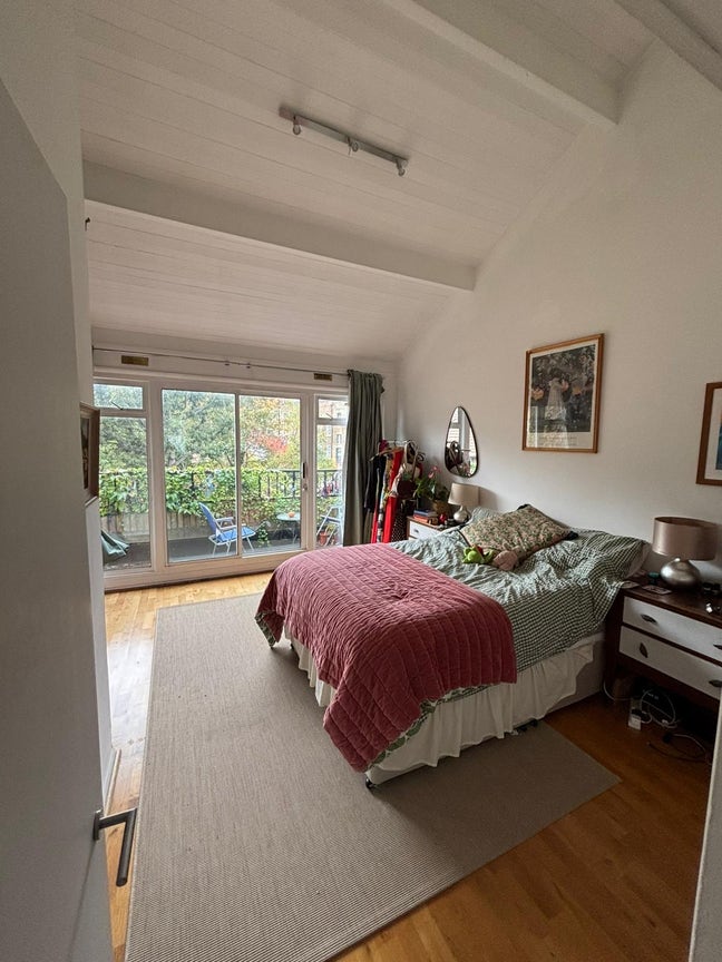 Room to rent in Angel (whole top floor!) Main Photo