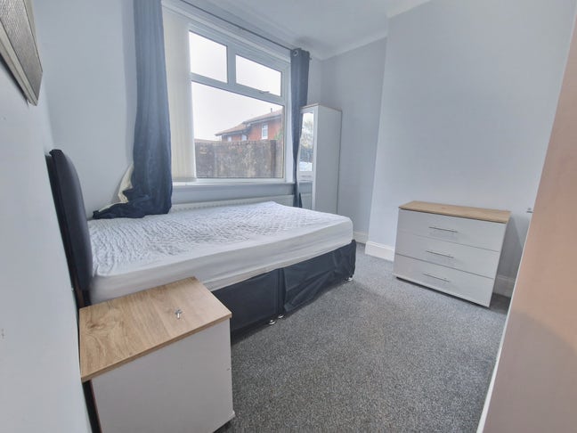 Ensuite Rooms-Near Qe Hospital-Wifi/Bills/*Cleaner Main Photo