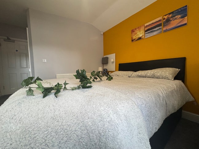 En-Suite room Close to Town Main Photo