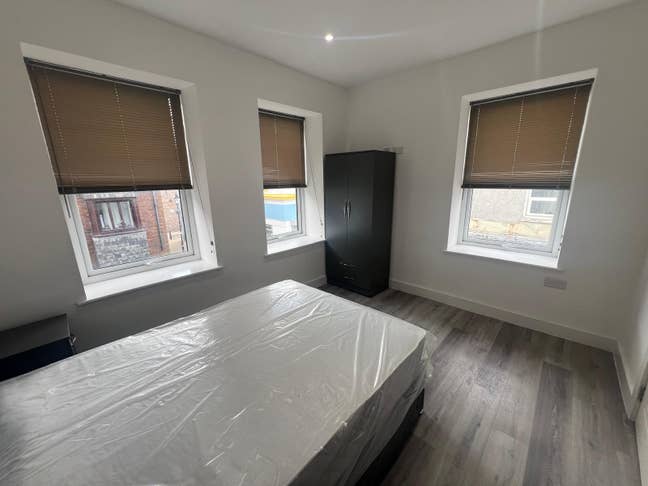 Newly Renovated En-Suite Double Rooms!! Main Photo