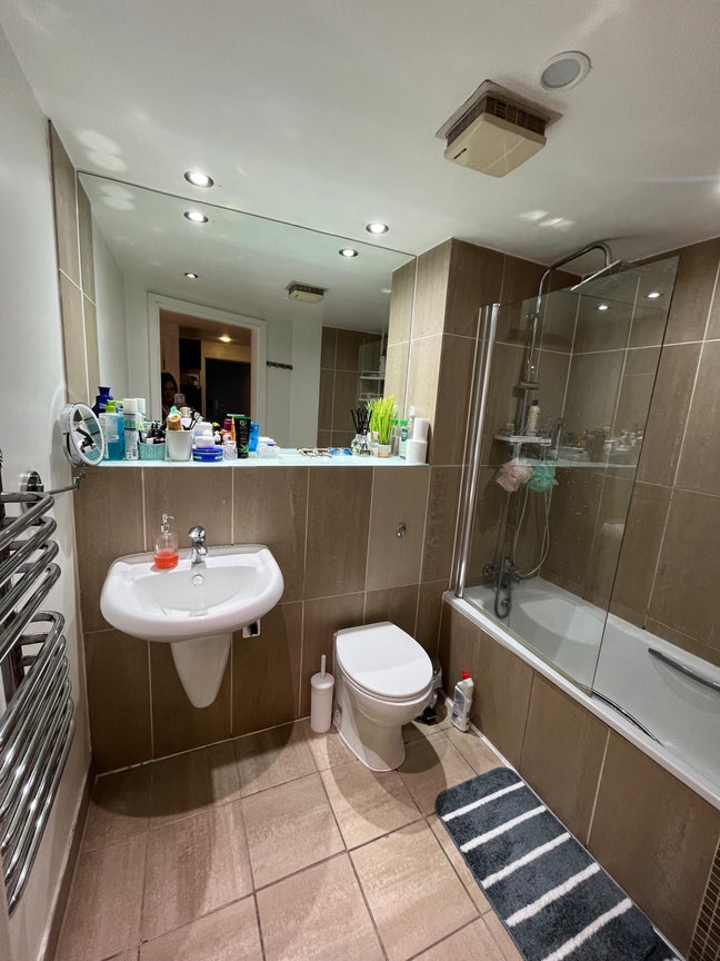 2 bed flat near city centre LS9 8AE Main Photo