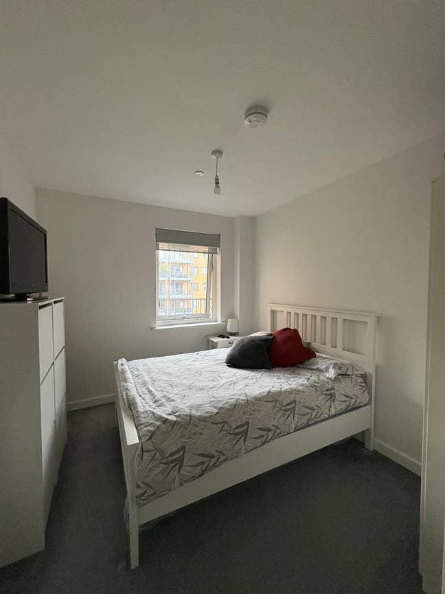 2 Bedroom Flat on Kingston Road   Main Photo