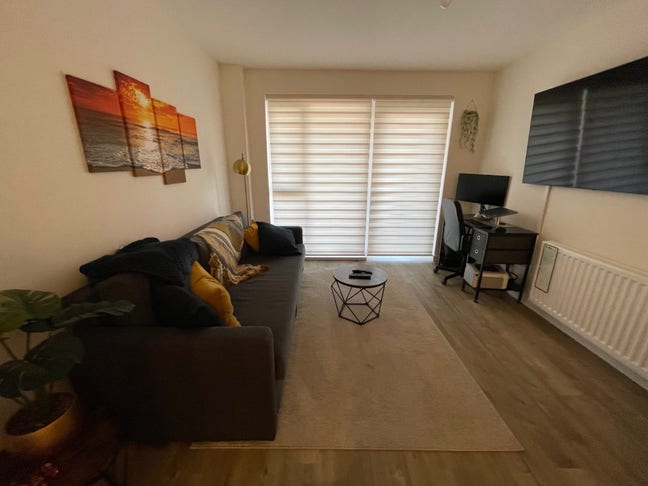 2 Bedroom Flat on Kingston Road   Main Photo