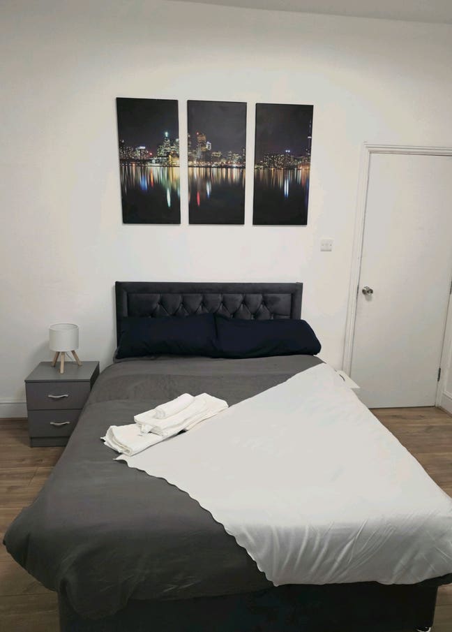 🏠 3 Double Rooms | Newly Refurbished | Zone 1  Main Photo