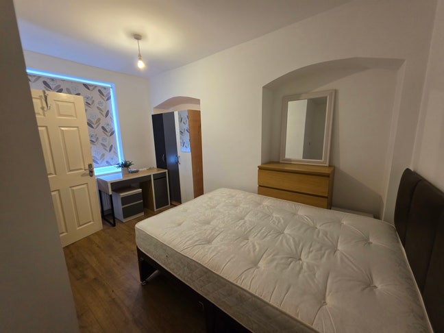 🏡 Welcome to Your New Home in Bromley (BR1 5LN) Main Photo