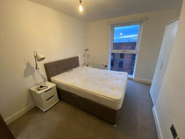Modern ensuite room in Salford flat Main Photo