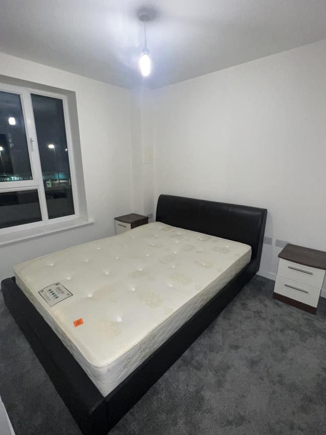 Double room with private en-suite & gym & parking  Main Photo