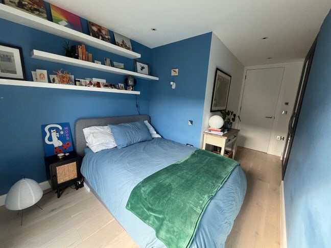 Double room in modern large flat - West Hampstead  Main Photo