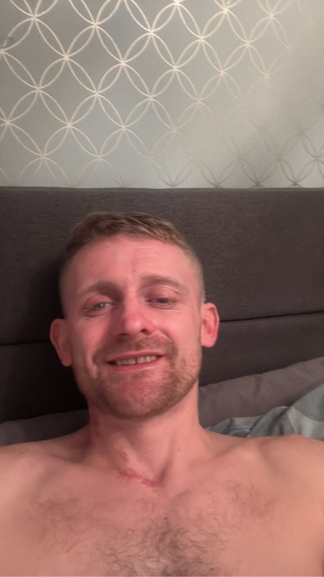 Hi I’m a 34 year old male work in construction  Main Photo