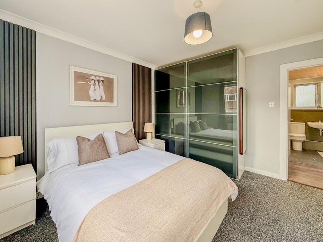 Newly renovated, chic and comfy - great location Main Photo