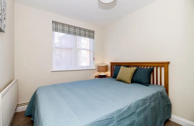 Lovely Bright Room Ready To Let Main Photo