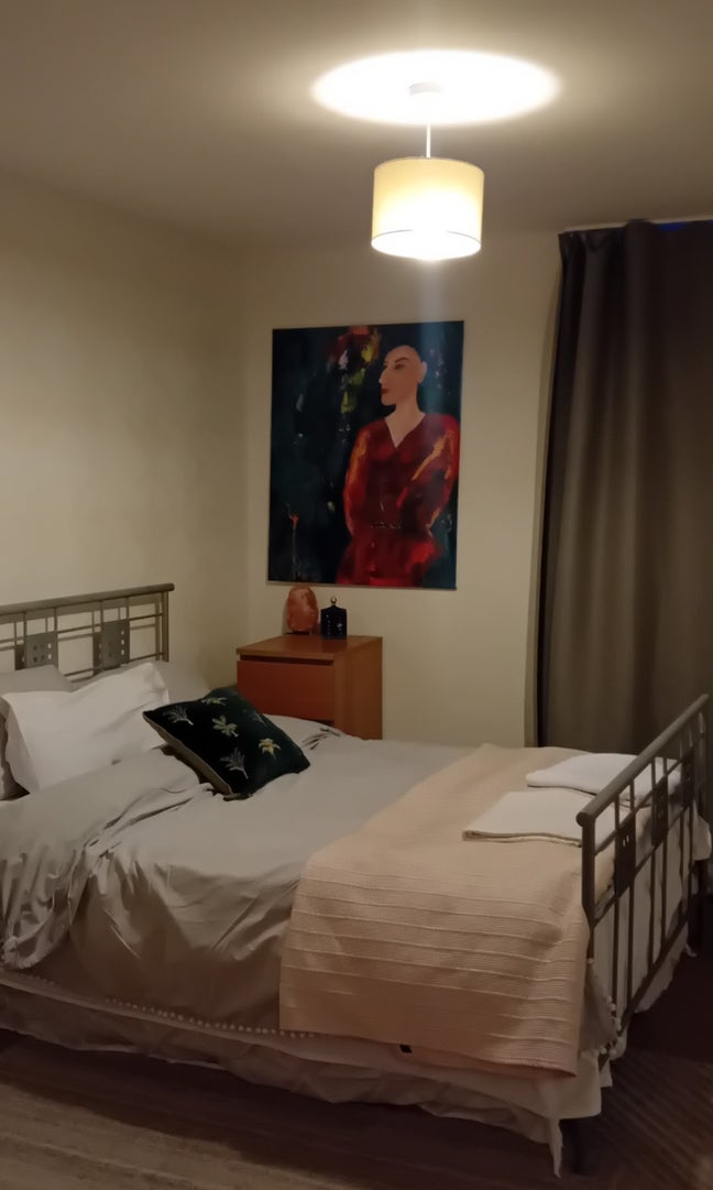 Lovely double room 15 min by bus to city centre  Main Photo