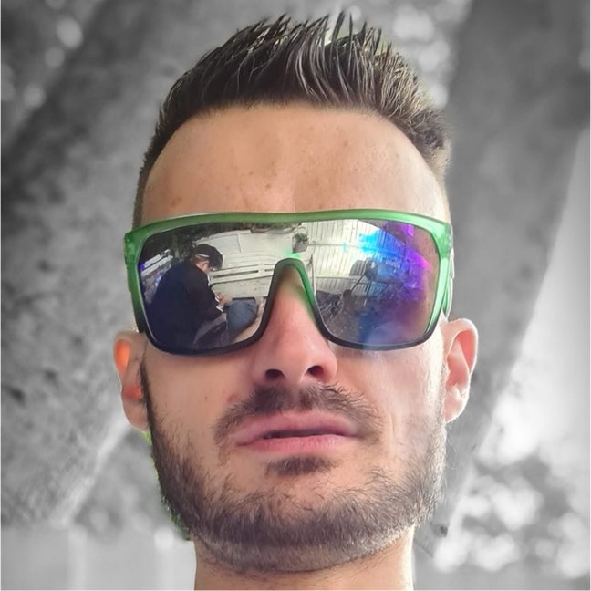 Professional Male seeks a single or double room Main Photo