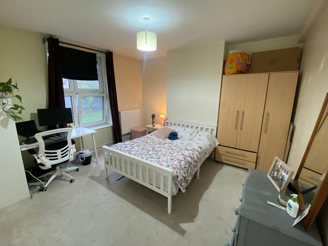 Double room in flat between Nine Elms&Stockwell Main Photo