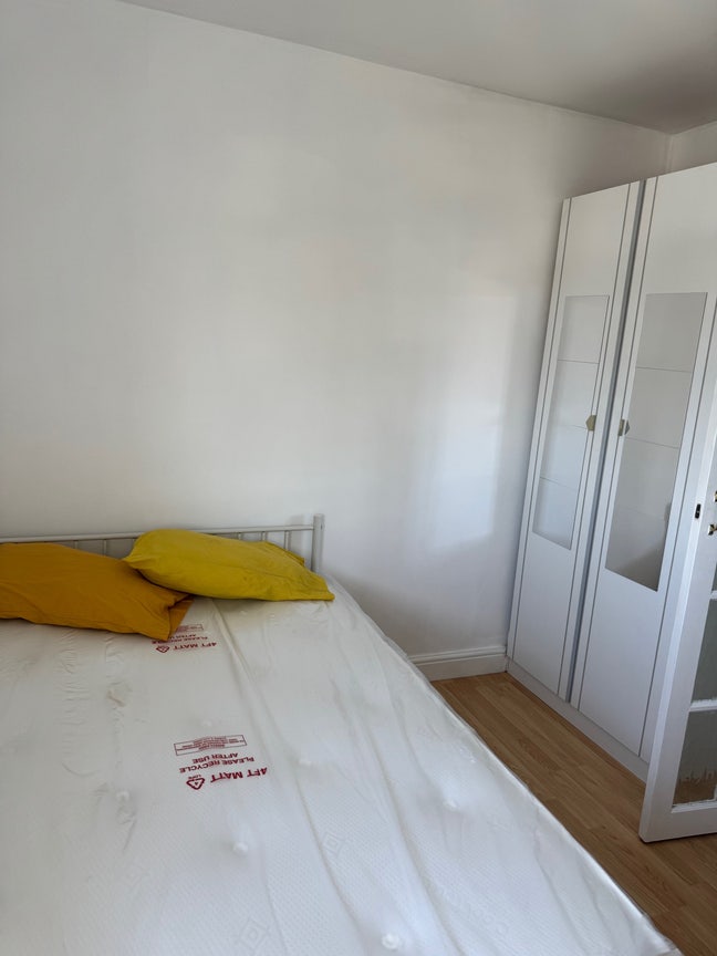 Small double room  to rent Main Photo