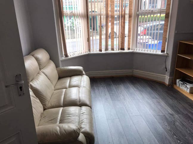 Large double bedroom Main Photo