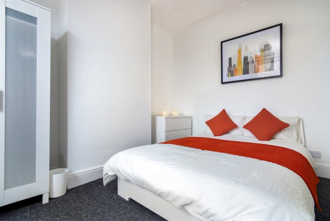Double Ensuite Room with Desk  BS16 Main Photo