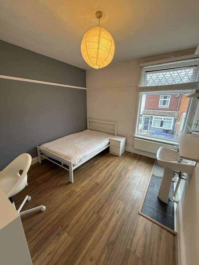 Lovely Double Room with Private Shower Main Photo