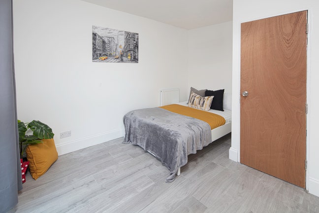 Splendid Modern Room in a Classy Apartment Main Photo
