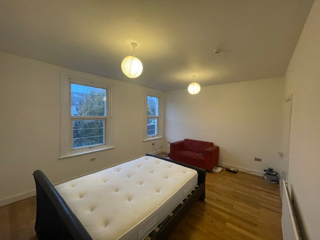 2 Recently Refurbished Rooms  Main Photo